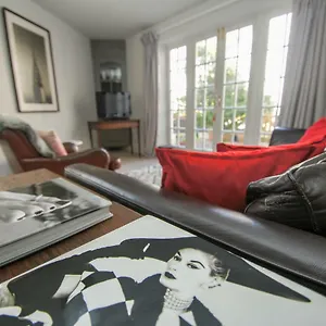 Arundel Mews - Parking - By Lets Holiday home